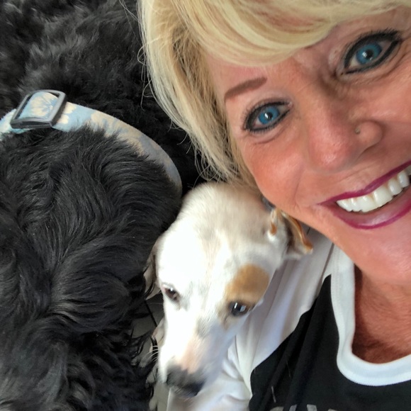 Meet your Posher, Dawn POSH AMBASSADOR/TOP RATED - Picture 9 of 16